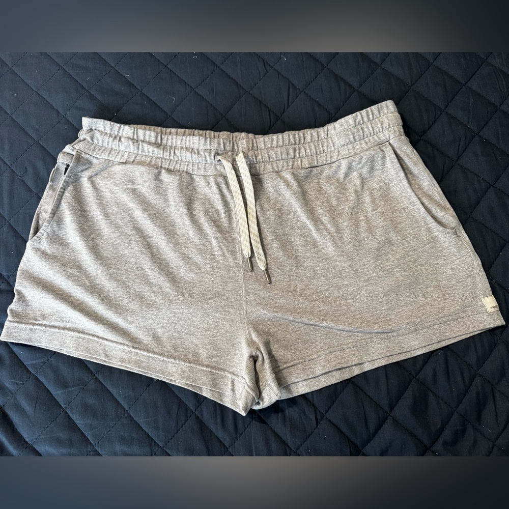 Vuori Gray Athletic Shorts with Elastic Waistband